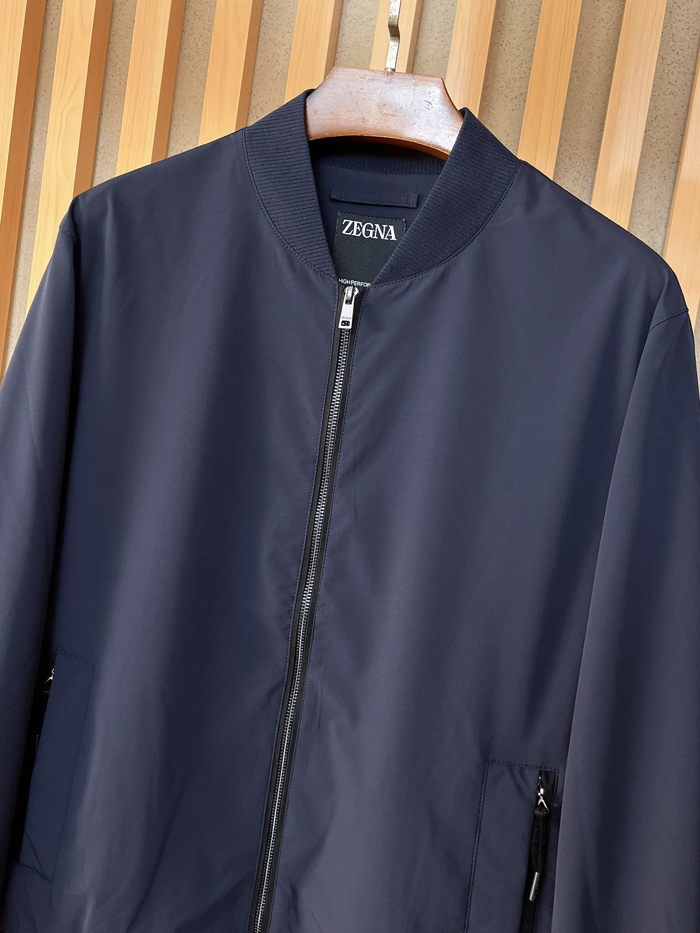 ZEGNA 代购级别牛货！2025柜台同步系列 原版五金 面料选用进口聚酯纤维面料，光泽感强，细节用料都