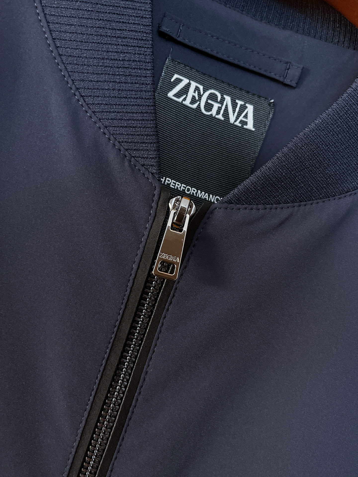 ZEGNA 代购级别牛货！2025柜台同步系列 原版五金 面料选用进口聚酯纤维面料，光泽感强，细节用料都