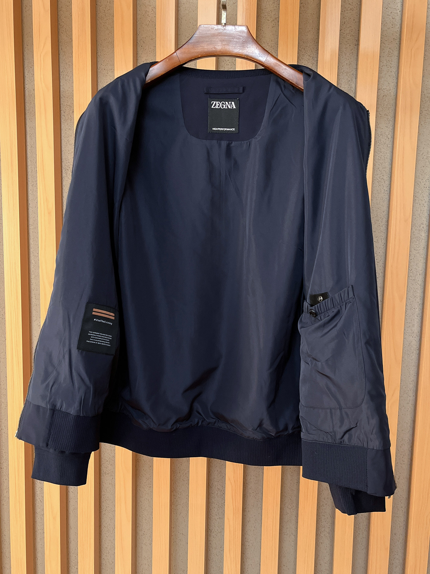 ZEGNA 代购级别牛货！2025柜台同步系列 原版五金 面料选用进口聚酯纤维面料，光泽感强，细节用料都