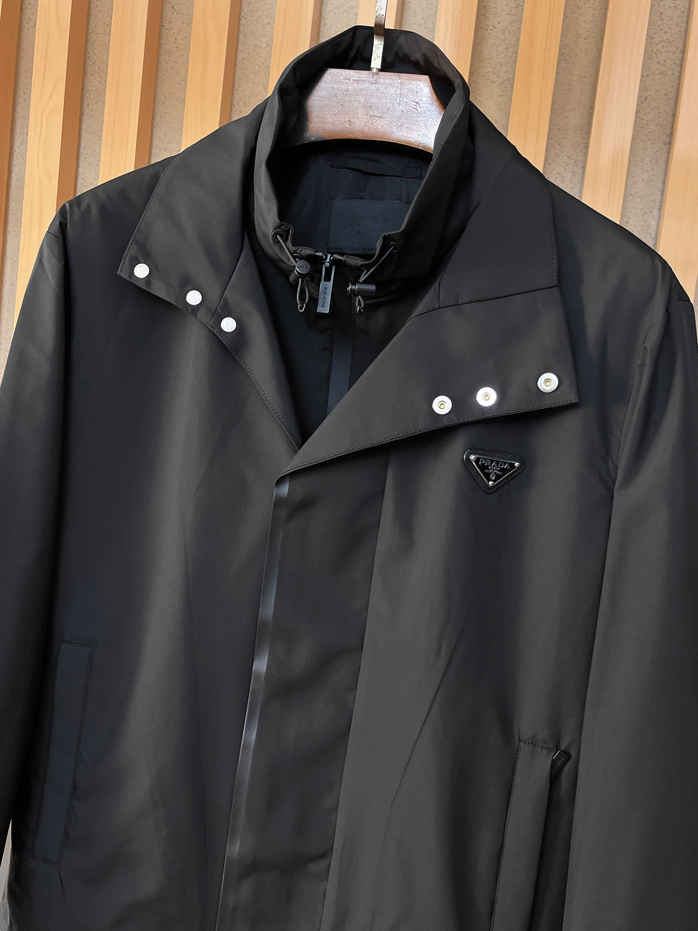 上新 。普拉达官网同款，三标齐全！2025春夏新款男士夹克外套，时尚休闲高端版本！专柜定制面料 透气舒适