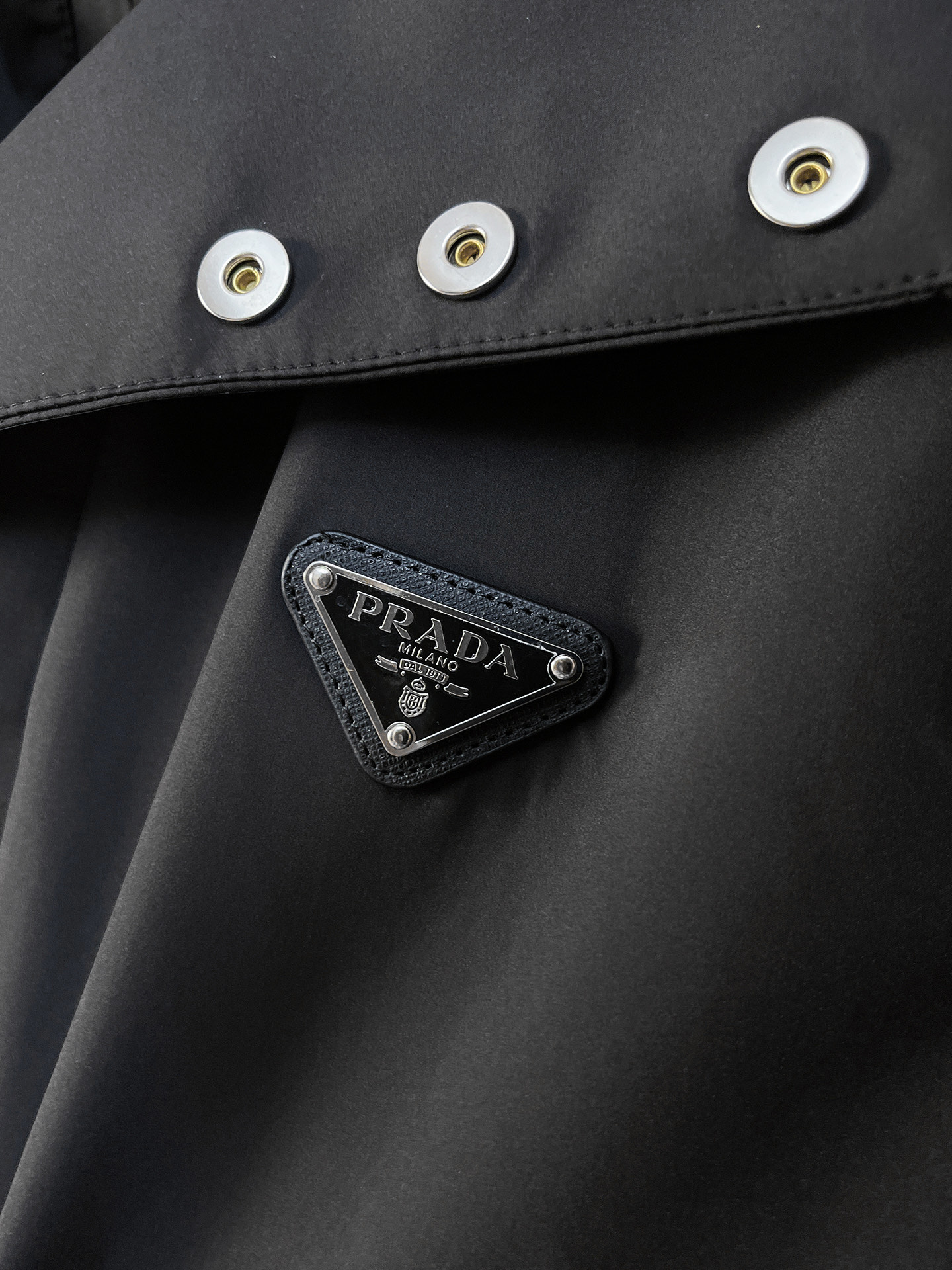 上新 。普拉达官网同款，三标齐全！2025春夏新款男士夹克外套，时尚休闲高端版本！专柜定制面料 透气舒适