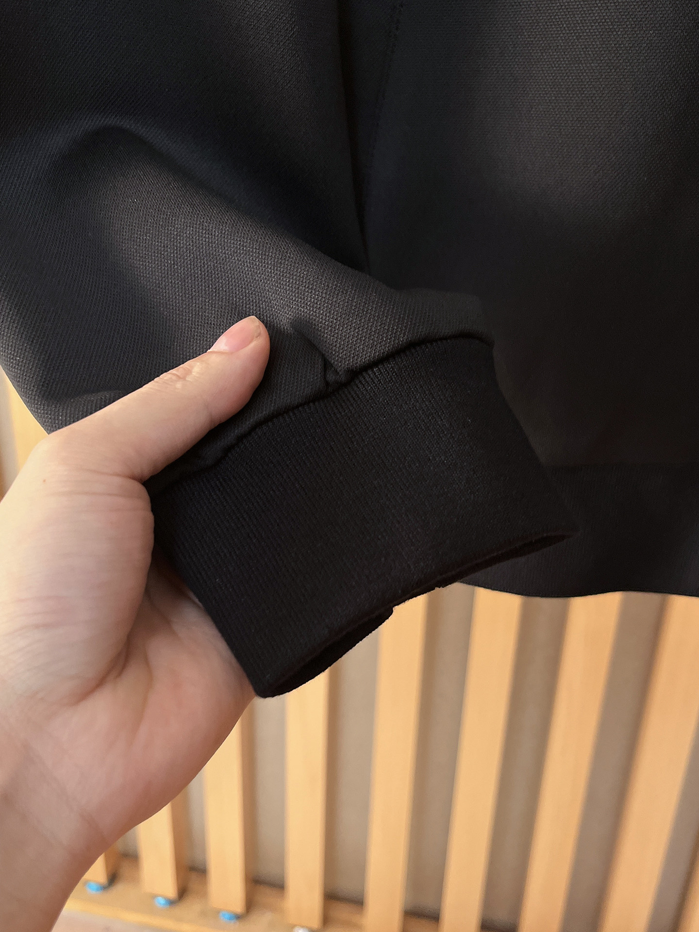 上新 。Lv*新品 官网同款，三标齐全！2025新款男士夹克外套，时尚休闲高端版本！专柜定制面料 透气舒