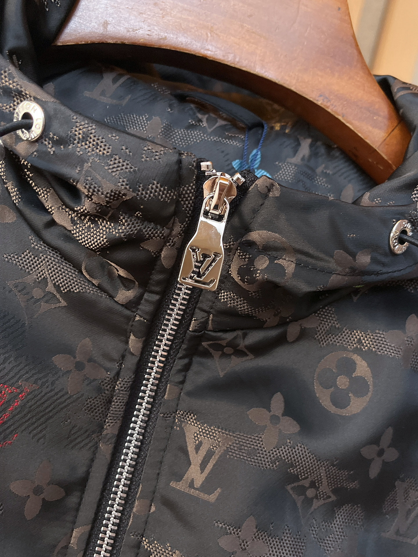 lv 官网同款，三标齐全！2025秋冬新款男士夹克外套，时尚休闲高端版本！专柜定制面料 透气舒适度高，细