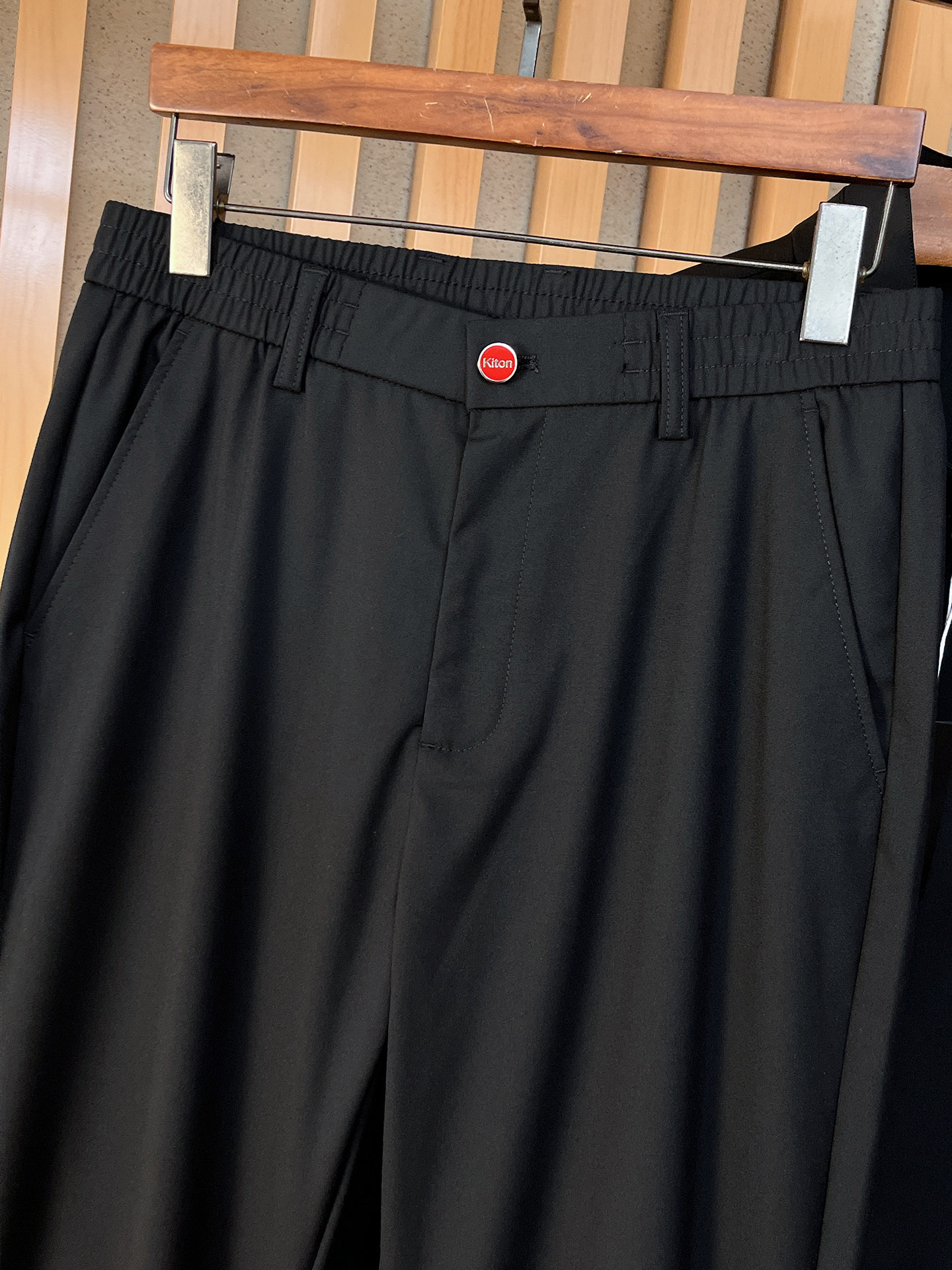 。kiton 2025秋冬新款套装 走秀款 定制原版面料 搭配夹克版型设计 非常洋气 版型超好不易褶皱 