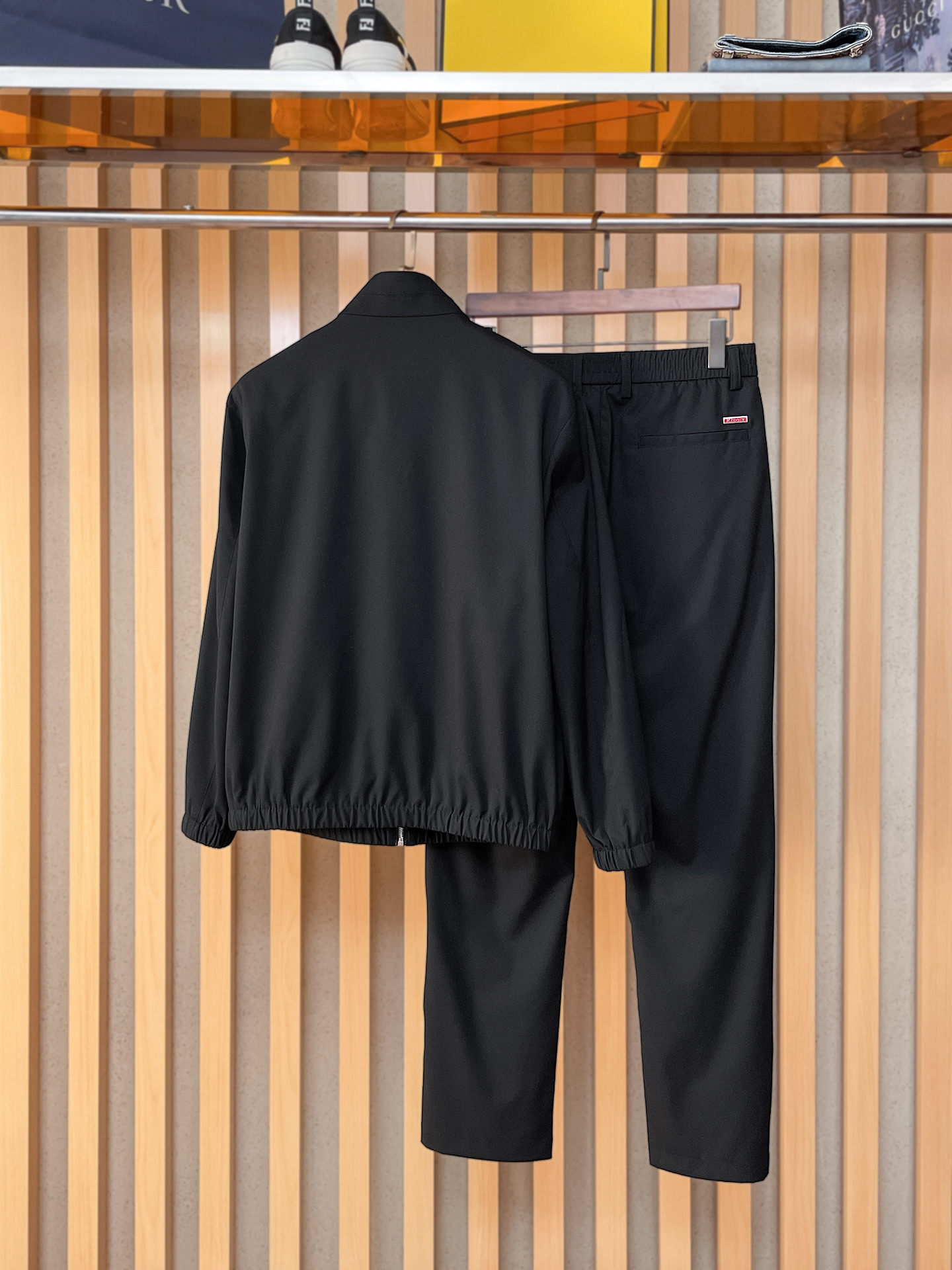 。kiton 2025秋冬新款套装 走秀款 定制原版面料 搭配夹克版型设计 非常洋气 版型超好不易褶皱 