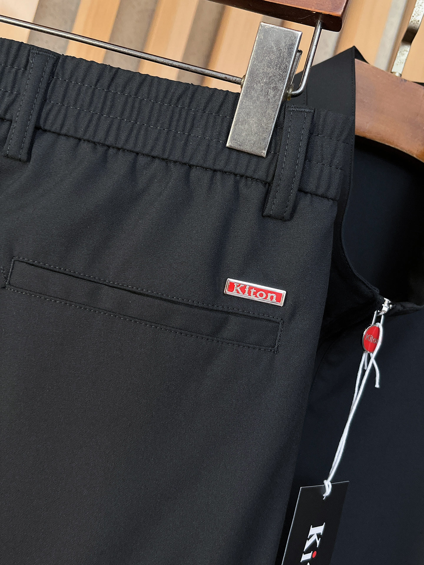 。kiton 2025秋冬新款套装 走秀款 定制原版面料 搭配夹克版型设计 非常洋气 版型超好不易褶皱 