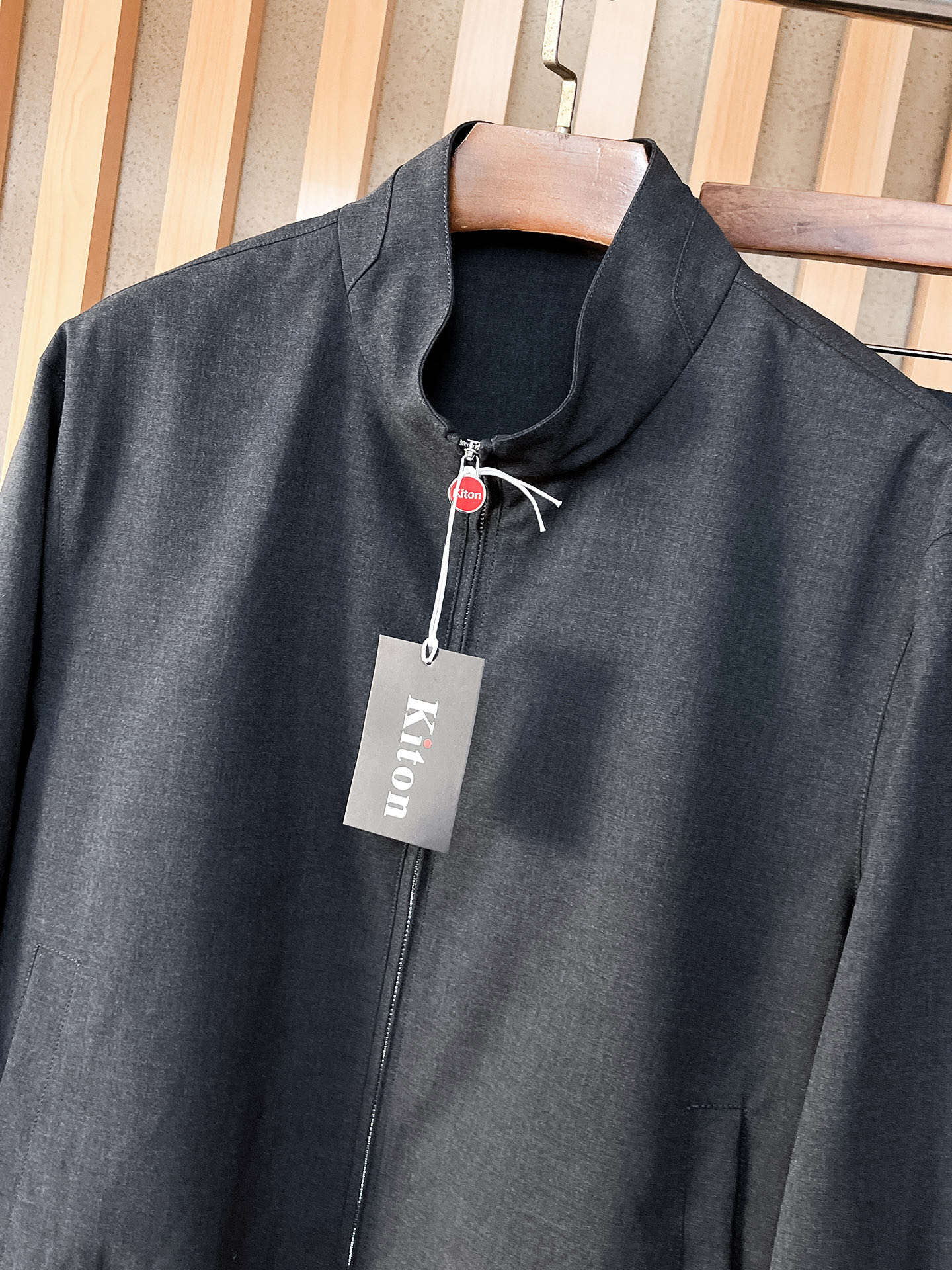 kiton 2025秋冬新款套装 走秀款 定制原版面料 搭配夹克版型设计 非常洋气 版型超好不易褶皱 不