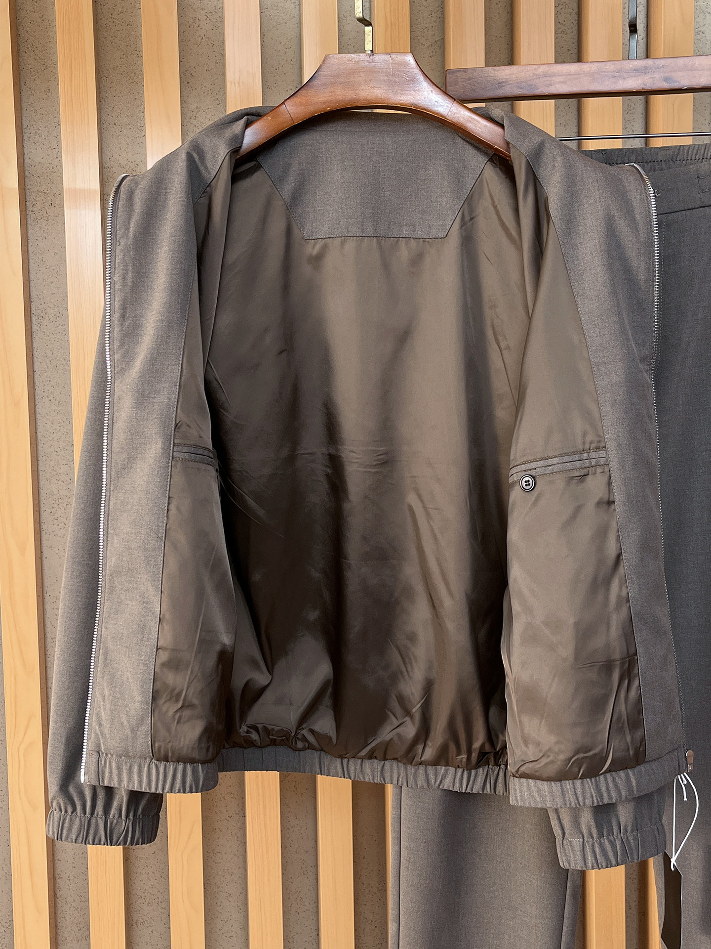 kiton 2025秋冬新款套装 走秀款 定制原版面料 搭配夹克版型设计 非常洋气 版型超好不易褶皱 不