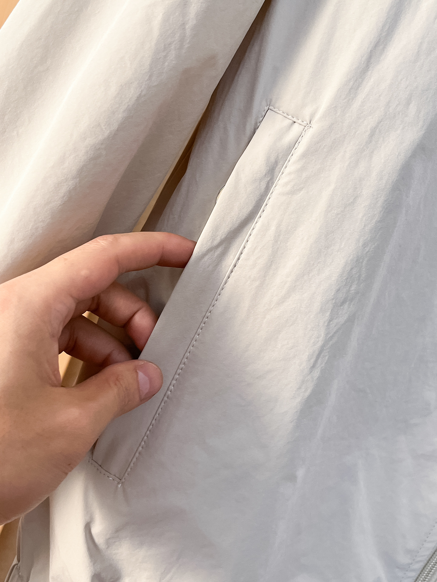 套装蒙口 上新🈺25ss运动套装尼龙风衣➕卫裤 现货秒发本款运动衫为轻盈科技面料全幅压印图案，注入动感气