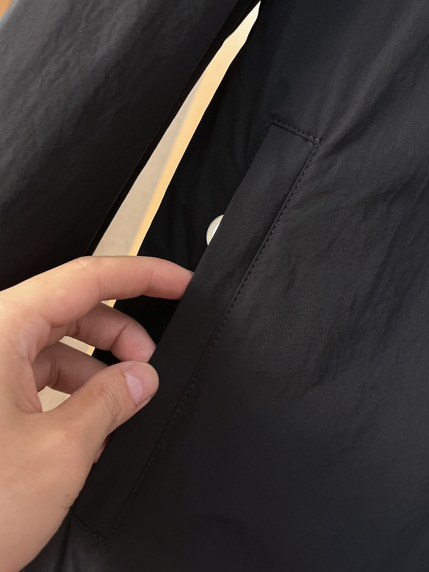 套装蒙口 上新🈺25ss运动套装尼龙风衣➕卫裤 现货秒发本款运动衫为轻盈科技面料全幅压印图案，注入动感气