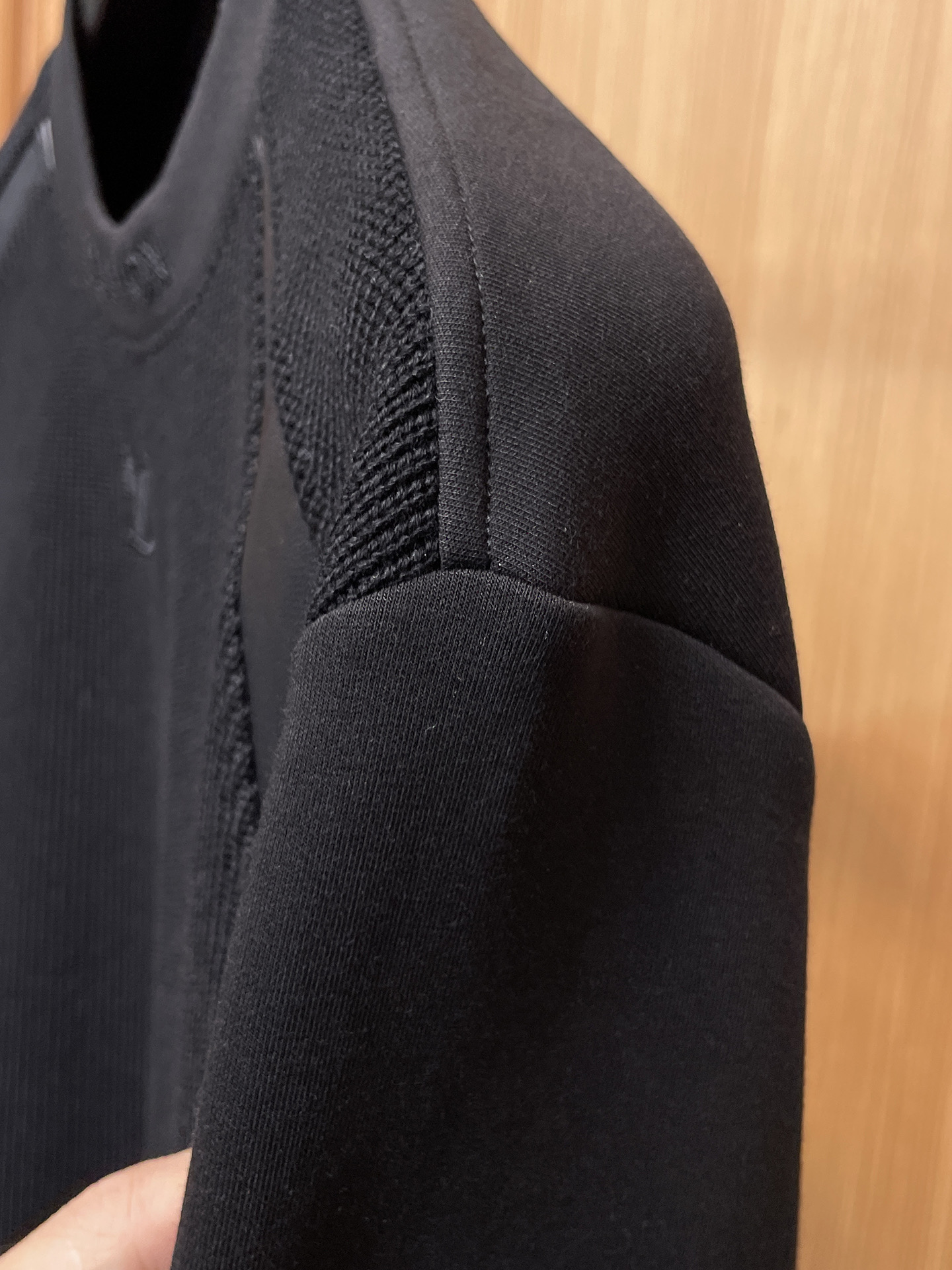 Louis Vuitton 2025 Fall/Winter Wool-Blend Pullover Knit Sweatshirt 8 i1758041037278 9677 0 6