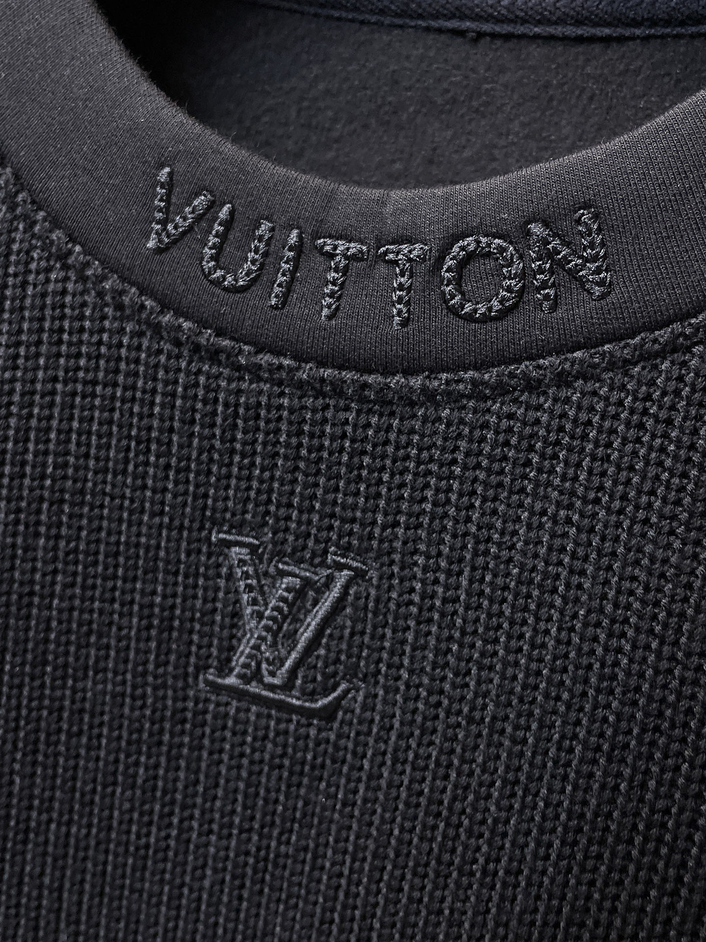 Louis Vuitton 2025 Fall/Winter Wool-Blend Pullover Knit Sweatshirt 5 i1758041037281 1329 0 3