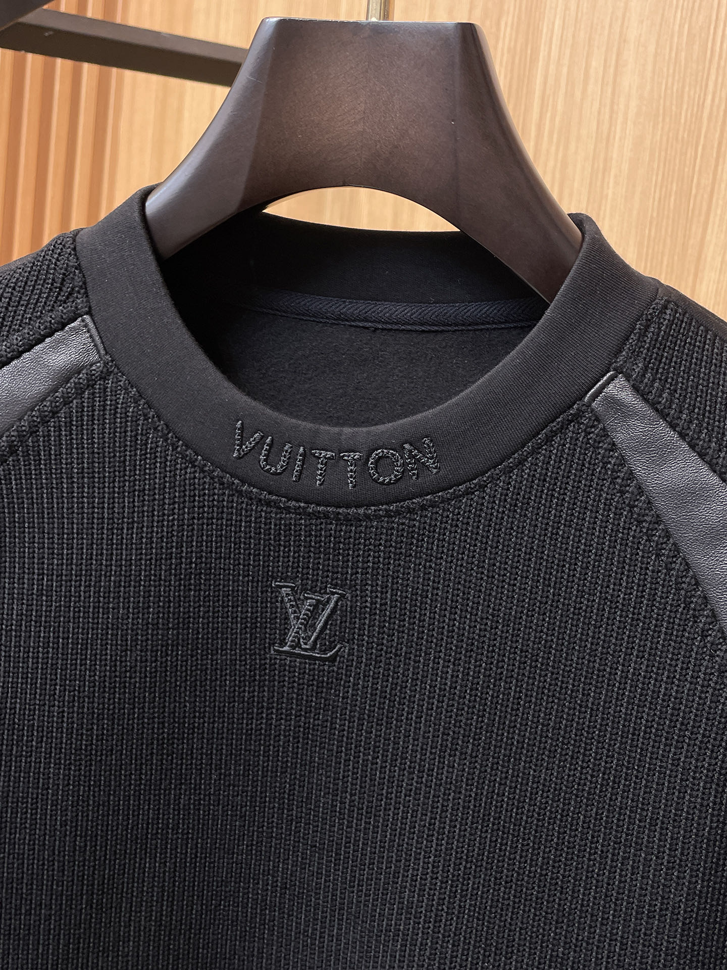 Louis Vuitton 2025 Fall/Winter Wool-Blend Pullover Knit Sweatshirt 3 i1758041038007 3635 0 1
