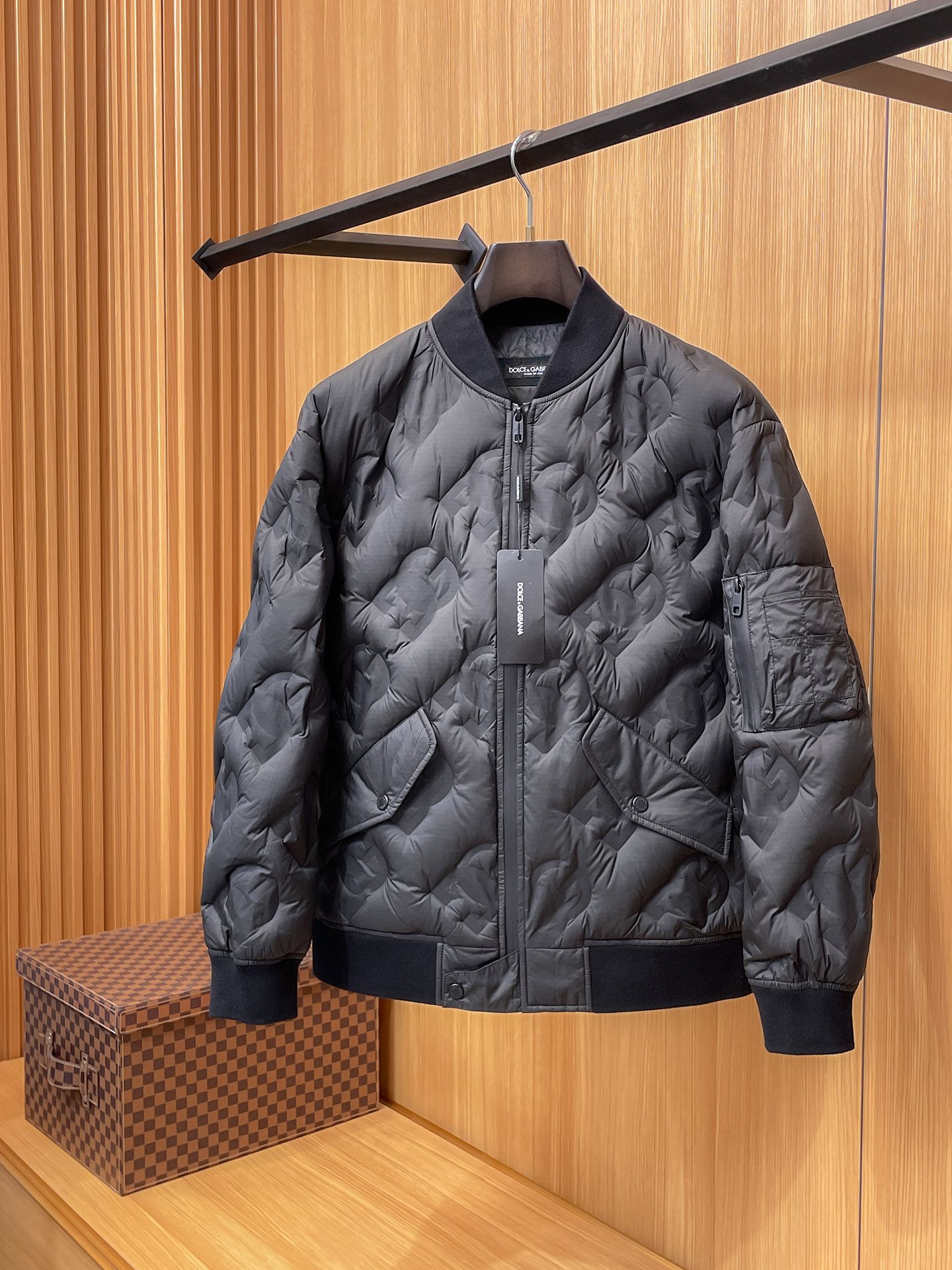 Veste d'hiver Dolce & Gabbana 2025 pour homme, design élégant et détails soignés