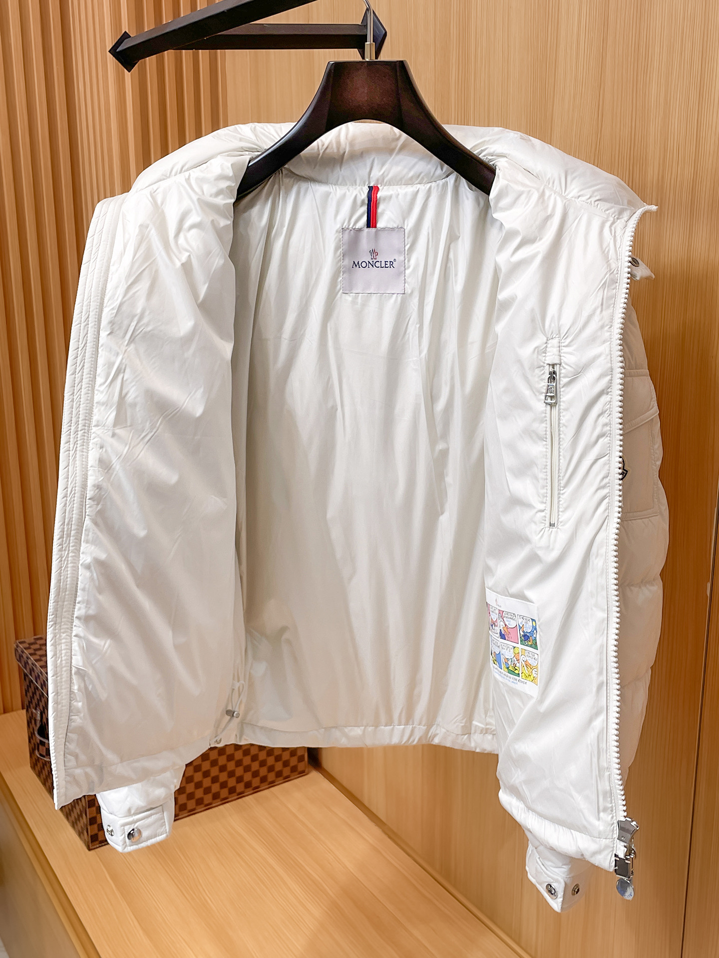 Moncler Men's 2025 Fashion Designer Down Jacket - Slim Fit & Versatile 12 i1758041174295 4589 0 10