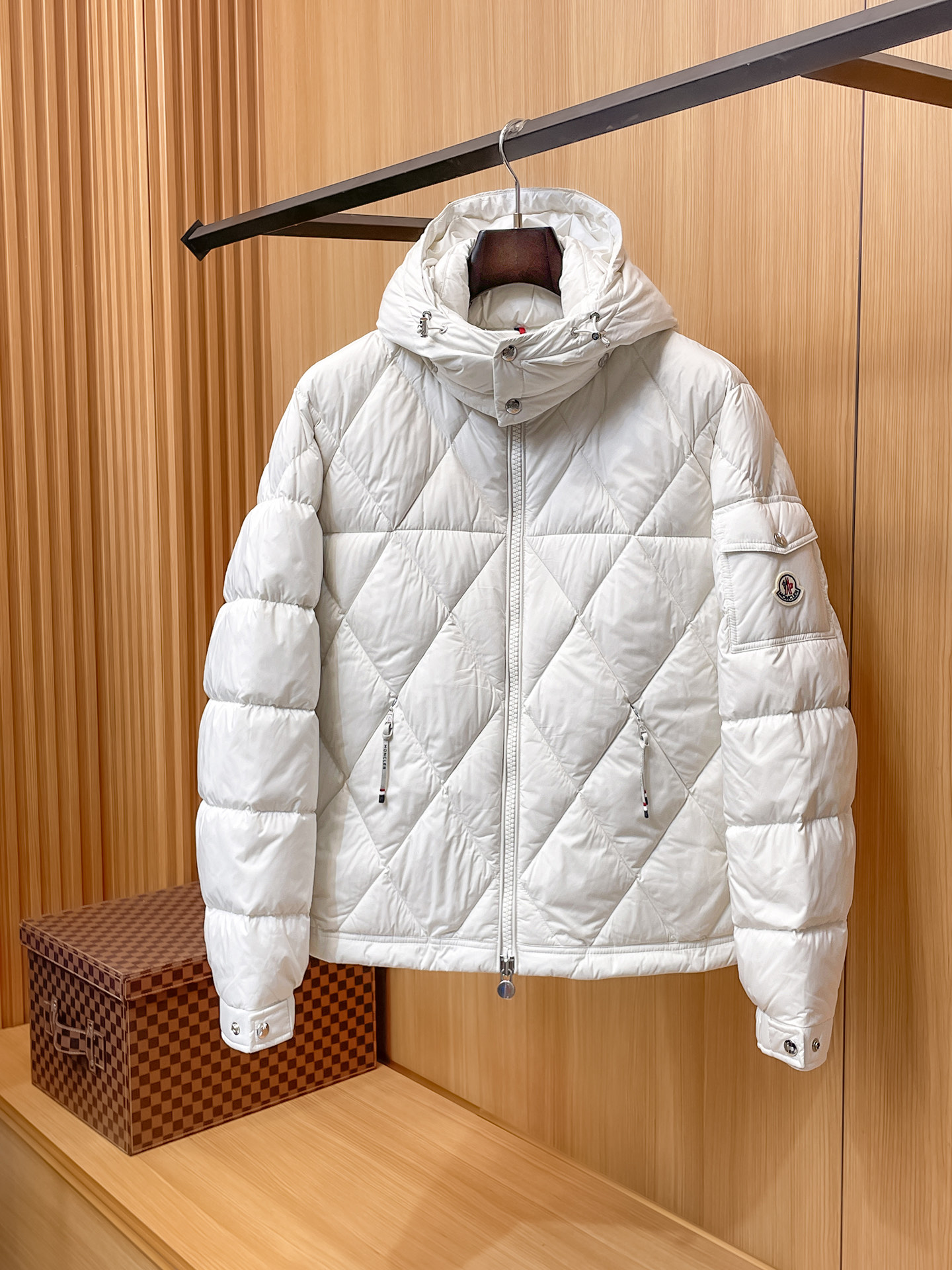 Moncler Men's 2025 Fashion Designer Down Jacket - Slim Fit & Versatile 2 i1758041176183 6574 0 0