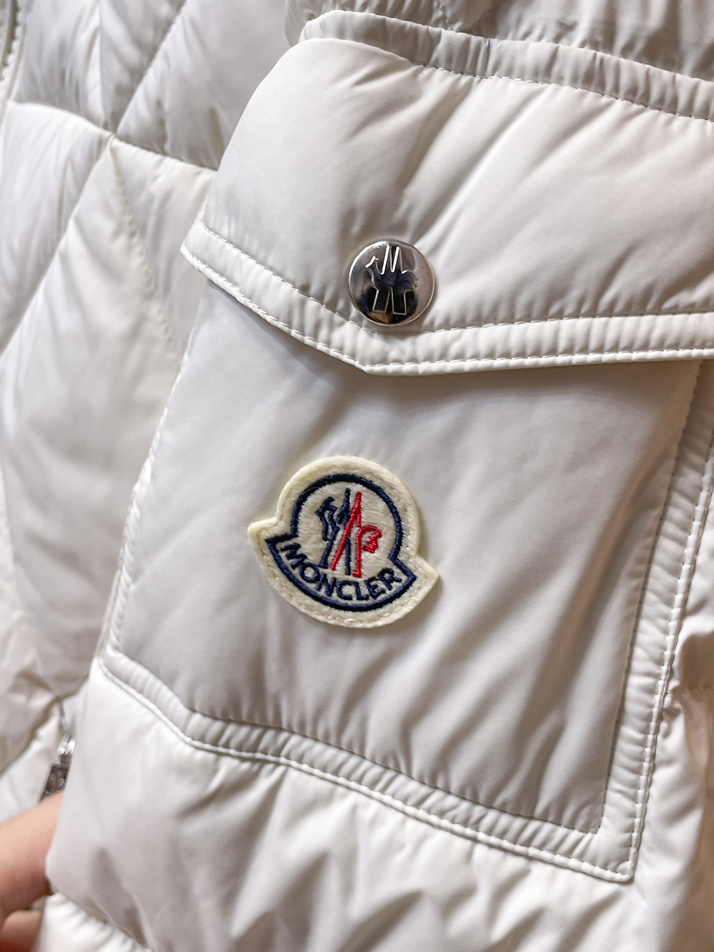 Moncler Men's 2025 Fashion Designer Down Jacket - Slim Fit & Versatile 4 i1758041177828 5322 0 2