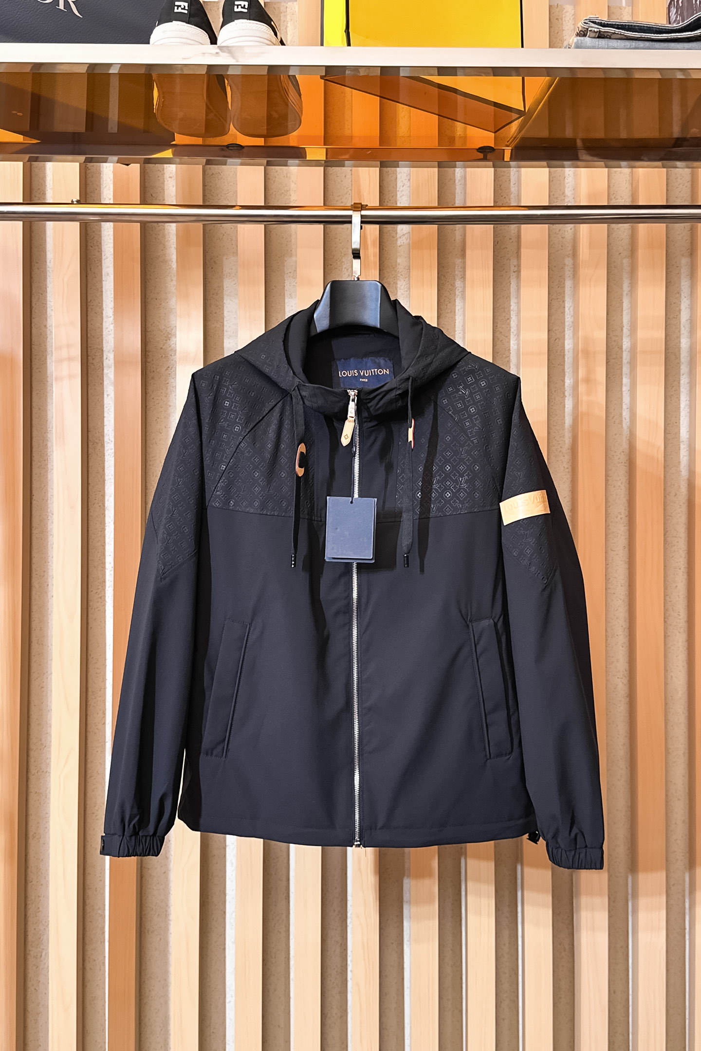 NO:549751,The same model is available on the new .lv official website, with three specifications complete!  2025 autumn and winter new men's jacket, fashionable and casual high-end version!  Customized fabrics for counters are breathable and comfortable, with impeccable details, and the brand element design concept reflects high quality. They feel delicate and soft!  It is casually cut, with a great upper body style!  Code number M-3Xl.,,louis vuitton,jackets & coats,jackets & coats,alexander wang19860909上新.lv官网同款,三标齐全！2025秋冬新款男士夹克外套,时尚休闲高端版本！专柜定制面料 透气舒适度高,细节无可挑剔,品牌元素设计理念,体现高品质.手感细腻柔软！呈现休闲裁剪,上身版型超赞！码数M-3Xl .,,louis vuitton,jackets & coats,jackets & coats,alexander wang,Men's clothing