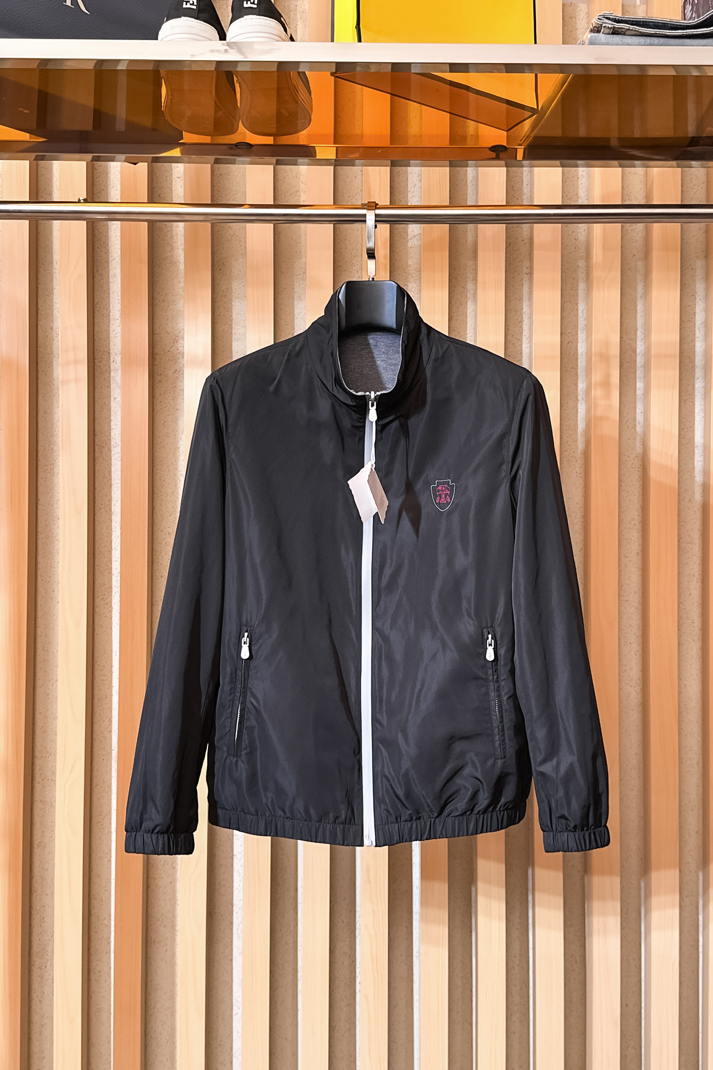 NO:549740,. Bc double-sided wear!  2025 autumn and winter men and women's same jacket jacket, the latest fashionable casual jacket, trading company channels are rare, and it is released on the official website at the same time. The most anticipated high-quality products of men's gods are coming, making you feel what is truly high luxury and connotation! Logo logo pattern design!  Full of brand style!  The most enjoyable dressing experience you enjoy! It perfectly enhances the overall luxury and class, and you can get a high-end luxury atmosphere at a glance!  The upper body is versatile and simple, and it is not picky about people. It can easily deal with various occasions and environments. It is undoubtedly a must-have item for daily commuting! Size M-3XL, Jackets & coats, Jackets & coats, alexander wang19860909. Bc双面穿！2025秋冬男女同款夹克外套,最新时尚休闲夹克,贸易公司渠道稀出,同步官网发售,男神最为期待的精品狠货重磅来袭,让你感受到什么叫真正的高奢有内涵!标志logo图案设计！满满的品牌风格！你最为享受的穿着体验! 完美提升了整体的奢华档次感,一眼就能Get到的高端奢华气息！上身百搭简约不挑人,轻松应对各种场合与环境,属于日常通勤必备的臻品无疑!尺码M-3XL,,jackets & coats,jackets & coats,alexander wang,Men's clothing