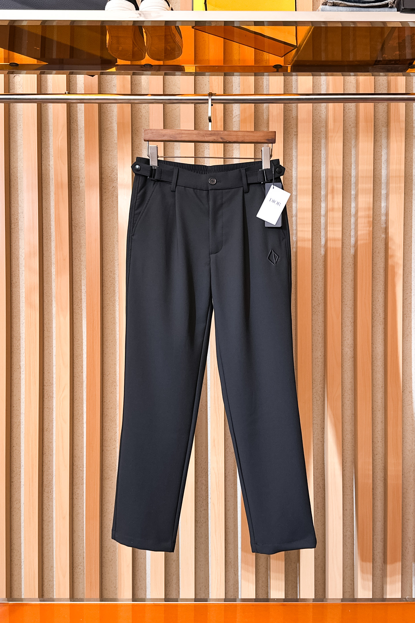 NO:549788,Diro1 men's boutique casual pants top-grade fabric casual pants, the latest top-body style is invincible! This pants are very versatile, elastic waistline, and can be worn for daily work and outdoor sports. It is a perfect combination of fashionable leisure and outdoor sports, so whether you wear it normally or outdoor wear is your best choice. Extreme comfort and quick sweating are the most popular focus, improving the comfort of wearing and suitable for aerobics and trail running conditions. This style is a running casual pants with an extremely wide range of applications, allowing you to naturally maintain a love for sports in summer, or you can wear it in casual life. Color black Size M-XXXL,,alexander wang19860909Diro1 男士精品休闲裤顶级面料休闲裤,最新款上身版型无敌正!绝对可以闭眼收的一款此款裤子非常百搭,弹力腰围,日常上班户外运动都可以穿着,是时尚休闲与户外运动的完美结合,所以无论您平时穿或者户外穿都是您的最佳选择.极致舒适和快速排汗是备受青睐的重点,提升穿着舒适度,适合有氧运动和越野跑条件下穿着,此款是一件适用范围极其广泛的跑步休闲裤,让你在夏天自然可以保持对运动热爱,也可以在休闲生活中穿着 颜色黑色 尺码M-XXXL,,alexander wang,Men's clothing