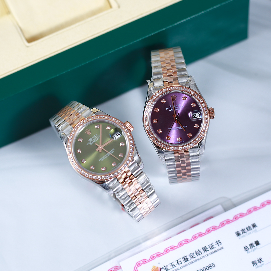 NO:393272,!  Latest version!  Rolex 31mm women's size log watch!  The latest black Fritillaria custom-made real diamond model!  The most popular outer ring style in Europe and the United States is 48 real diamonds!  10 Vs-level real diamond hour markers in the inner ring!  Each watch is a real diamond certificate issued by an authoritative GTC institution in China!  Every watch and one code does not repeat. Equipped with the original gold Swiss sw2688 movement, it is hard to find a core!  Long-term out of stock!  Functions are synchronized with original, calendar jumps instantly. Dial size is 31mm for women. The most perfect size for the watch strap is made of 904L stainless steel 18k rose gold forged. The gold strap is not exposed to white, and the button is not exposed to white, so you can determine the exclusive quality!  The market currency is exposed, and everyone is welcome to compare. We are truly using the original Swiss imported movement, with accurate zero error and retail after-sales service. Supports any disassembly inspection!  The triangular pit pattern of the case back bottom cover is tightened by special tools to make the case completely sealed and deeply waterproof. The winding crown adopts a double-lock double waterproof system, which is firmly tightened to the case, making it more waterproof. The mirror has high wear resistance and sapphire material. At 3 o'clock, a small window convex lens (2.5 times) is equipped with a women's log-type waterproof Oyster case that gives the best protection for high-precision movement!  The new double-headed particle connection method under the outer ring of the 904L watch strap and the outer ring, the concealed folded crown buckle is opened with the articulated Rolex crown logo. The 6-character inner circle uses corrosion technology and one code. All the necessary details follow the original version. Finally, let’s talk about the dial color. We are all original one-to-one. Please compare the counter with the actual objects. The pictures will be somewhat different, because the lights in the pictures are different, and the angles are different, and the effects will be different when taken. Don’t worry, buy and wear them!  If you are not satisfied, support for free return and exchange, lifelong warranty!  With a full set of counter packaging, you will get a hand-woven log wool watch once you place an order., stuart weitzman,rolex19860909！最新版本！劳力士31mm女款尺寸日志型腕表！最新黑色贝母定制真钻款！在欧美最火的款外圈48颗真钻！内圈10颗Vs级别真钻时标！每一块表都中国GTC权威机构出具的真钻证书！一表一码不重复.搭载原装金瑞士sw2688机芯,一芯难求！长期属于缺货状态！功能同步原装,日历瞬跳.表盘尺寸31毫米女士最完美的尺寸,表壳表带材质采用904L不锈钢18k玫瑰金锻造,间金表带不露白,扣子不露白,认准独家品质！市场通货都是露白的,欢迎大家对比.我们是真真正正采用原装瑞士进口机芯,走时精准零误差零售后.支持任意拆机查验！表背底盖三角坑纹以专用工具的旋紧,使表壳完全密封,深度防水.上链表冠采用双扣锁双重防水系统,牢固旋紧于表壳,使得更加防水.镜面具有耐磨性高蓝宝石材料制造,3点钟位置装有小窗凸透镜(2.5倍)女装日志型的防水蚝式表壳给予高精准机芯最佳防护！904L腕表表带和外圈底下的崭新双头粒连接方式,隐蔽式摺叠皇冠带扣,以铰接的劳力士皇冠标志开启.6字位内影圈以腐蚀工艺一表一码.各种必须细节跟足原版.最后再说一点表盘颜色,咱们都是原装一比一,大家请柜台以实物对比,图片多少会有出入,因为拍图的光线不一样角度不一样,拍出来呈现的效果都会不一样.放心购买佩戴！不满意支持随意退换,终身保修！配全套专柜包装,下单即赠送纯手工编织同款日志毛线手表.,,stuart weitzman,rolex,Watch