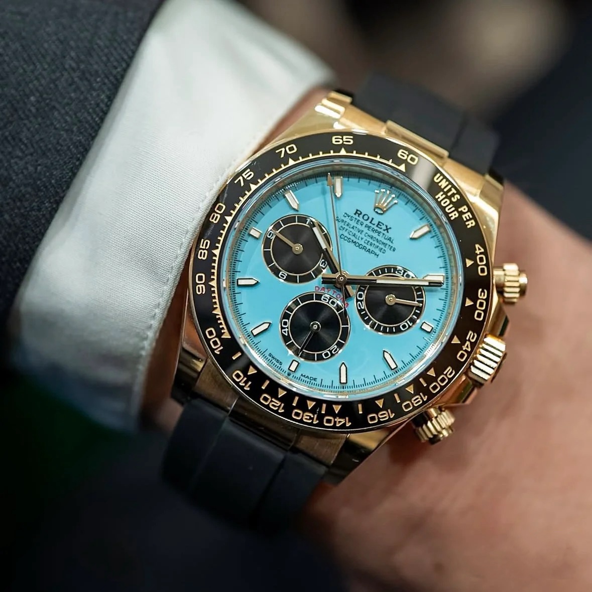 NO:393413,The picture you use allows you to intuitively feel how gorgeous and noble it is to wear on your hands!  ,19860909上手图,让您直观感受到戴在您手上是多么华丽尊贵！,,Watch