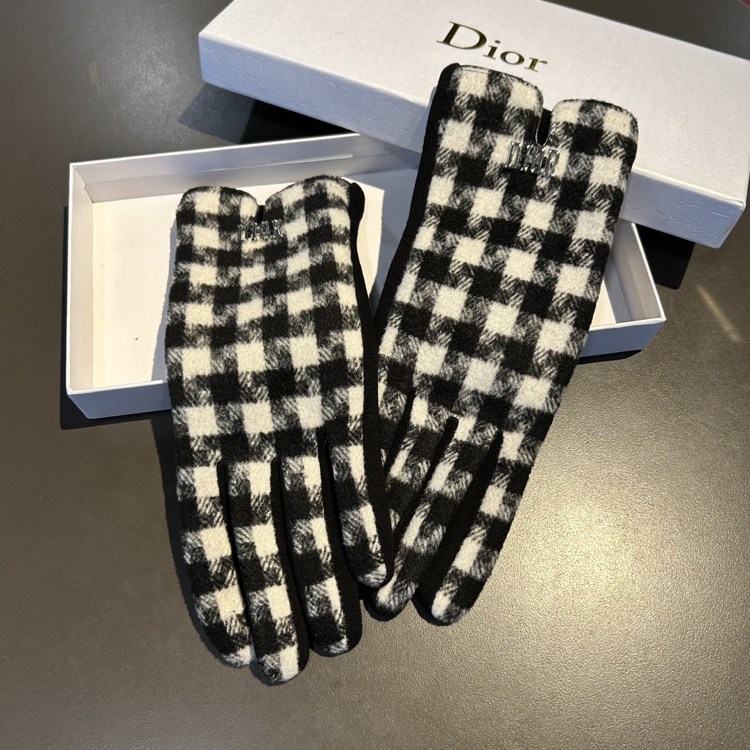 Dior迪奥羊毛手套值得对比同款不同品质秒杀市场差产品千鸟格羊毛内里加绒经典不过时款.喜欢可以入手了这种