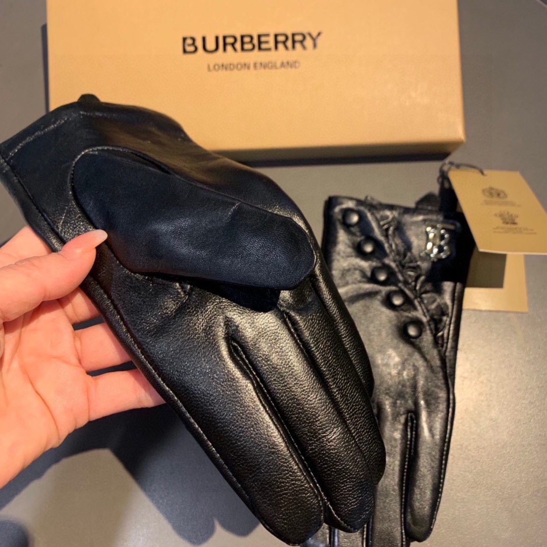 巴宝莉BURBERRY专柜新品羊皮手套时尚手套秋冬保暖加绒内里经典简洁上手超舒适柔软百搭！码数ML