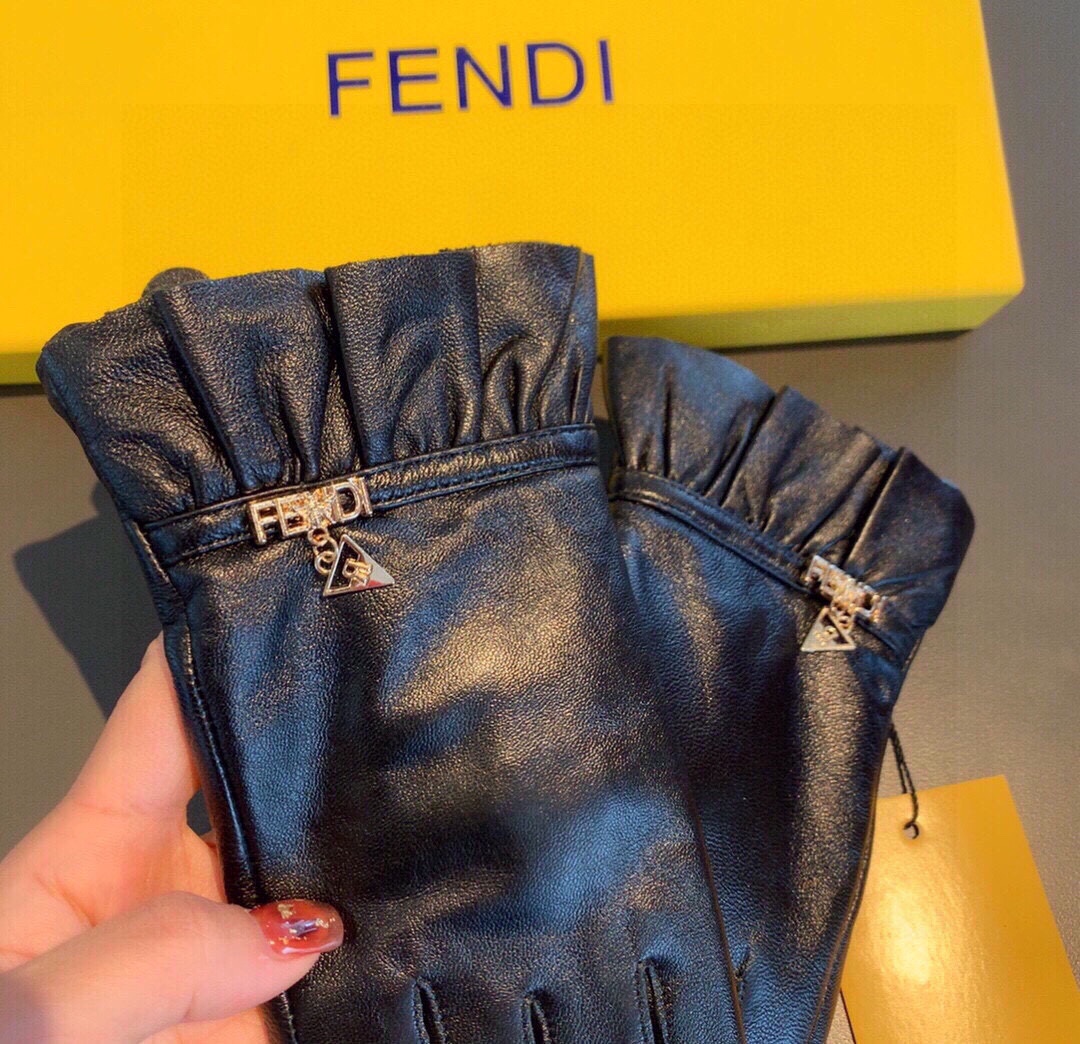 芬迪FENDI2023秋冬波浪纹原版五金一级羊皮手套手机触屏值得对比同款不同品质秒杀市场差产品进口一级羊