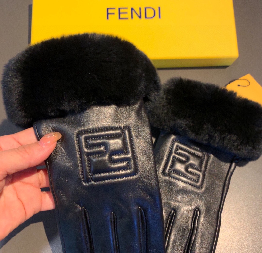 芬迪FENDI2023秋冬懒兔毛羊皮刺绣手套手机触屏值得对比同款不同品质秒杀市场差产品进口一级羊皮懒兔毛