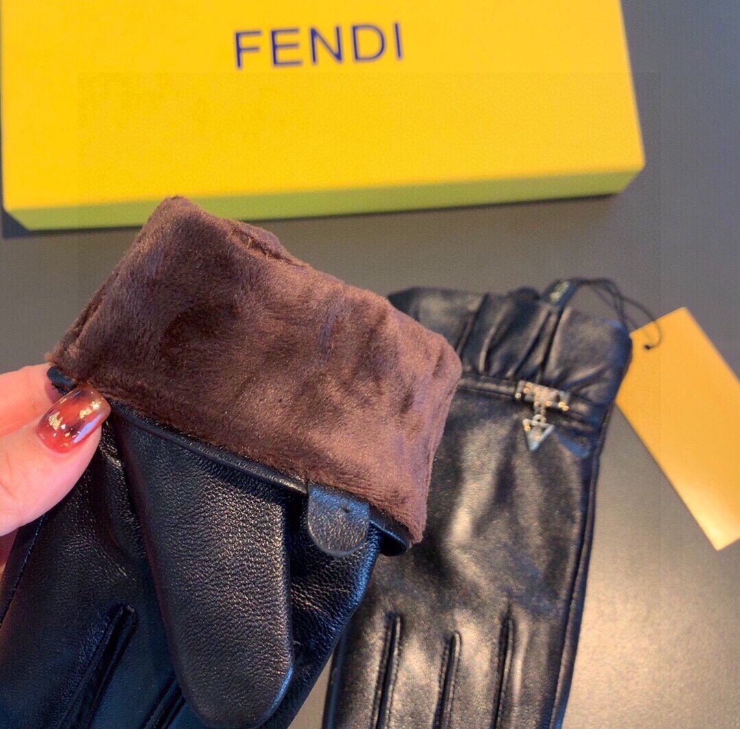 芬迪FENDI2023秋冬波浪纹原版五金一级羊皮手套手机触屏值得对比同款不同品质秒杀市场差产品进口一级羊