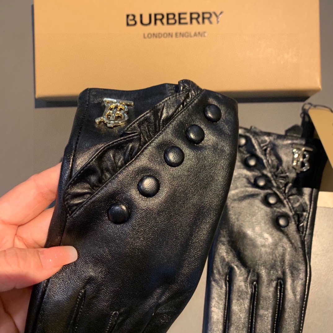 ️巴宝莉BURBERRY专柜新品羊皮手套时尚手套秋冬保暖加绒内里经典简洁上手超舒适柔软百搭！码数ML