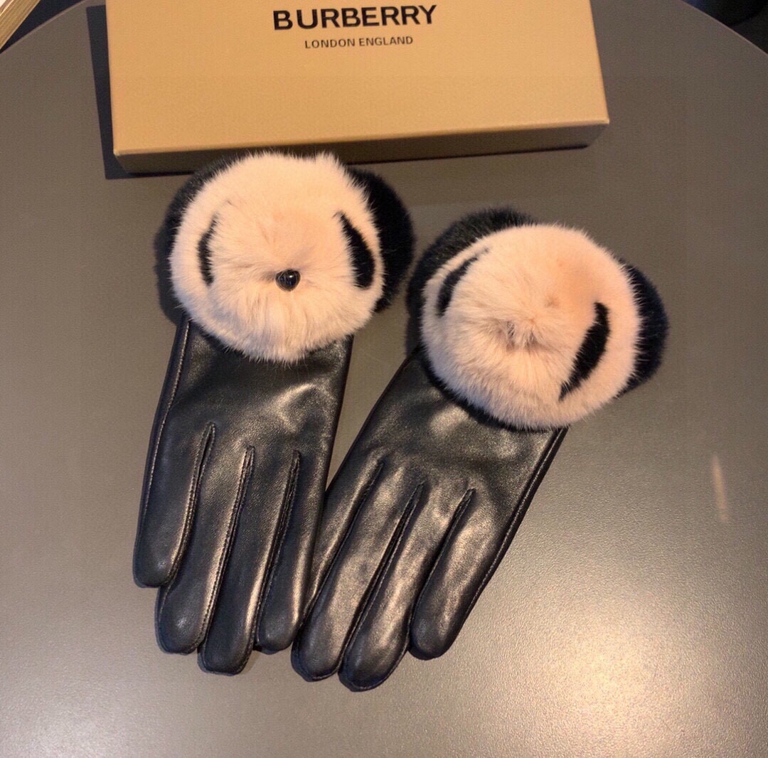 ️巴宝莉BURBERRY专柜新品可爱萌萌熊超火触屏手套秋冬保暖加绒内里集美们不可错过️上手超舒适柔软百搭