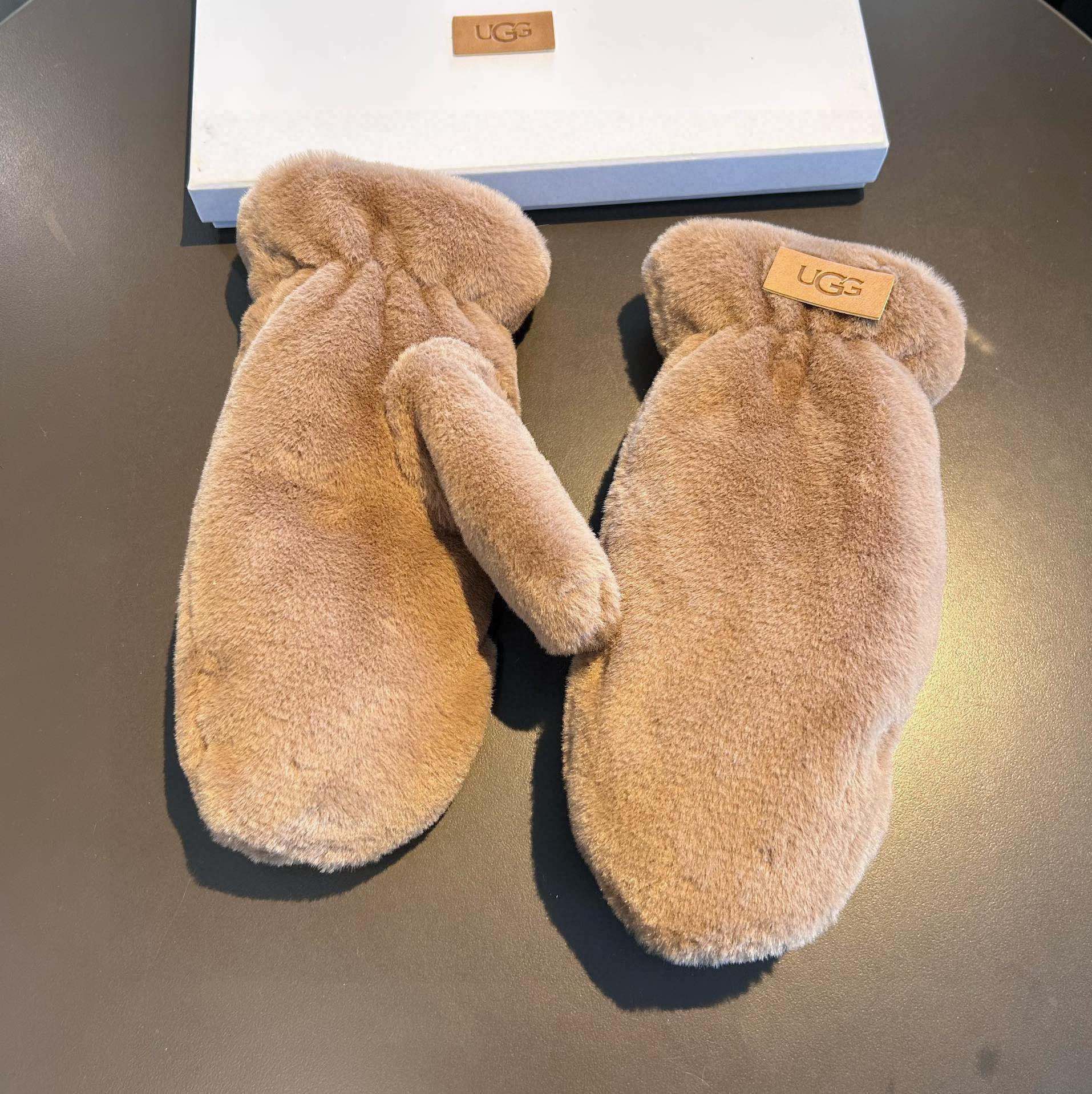 UGG2024秋冬懒兔毛羊毛手套值得对比同款不同品质秒杀市场差产品羊毛十懒兔毛内里加绒经典不过时款.喜欢