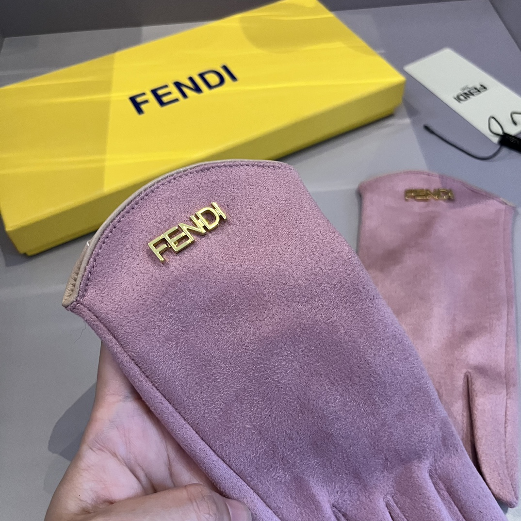 芬迪FENDI2024秋冬羊绒手套值得对比同款不同品质秒杀市场差产品经典不过时款.喜欢可以入手了这种品质