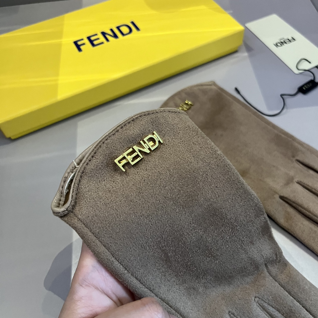 芬迪FENDI2024秋冬羊绒手套值得对比同款不同品质秒杀市场差产品经典不过时款.喜欢可以入手了这种品质