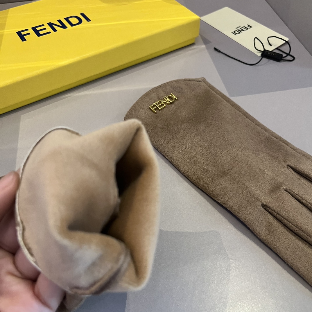 芬迪FENDI2024秋冬羊绒手套值得对比同款不同品质秒杀市场差产品经典不过时款.喜欢可以入手了这种品质