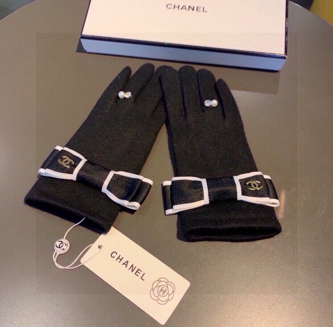 新款Chanel香奈儿专柜新品羊毛手套时尚手套秋冬保暖加绒内里大蝴蝶结双C上手超舒适柔软百搭！均码