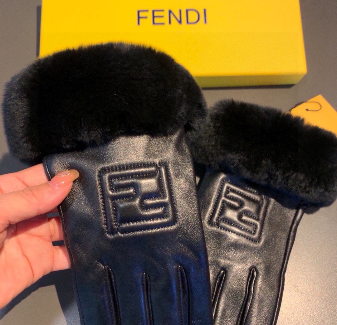 芬迪FENDI2024秋冬懒兔毛羊皮刺绣手套手机触屏值得对比同款不同品质秒杀市场差产品进口一级羊皮懒兔毛