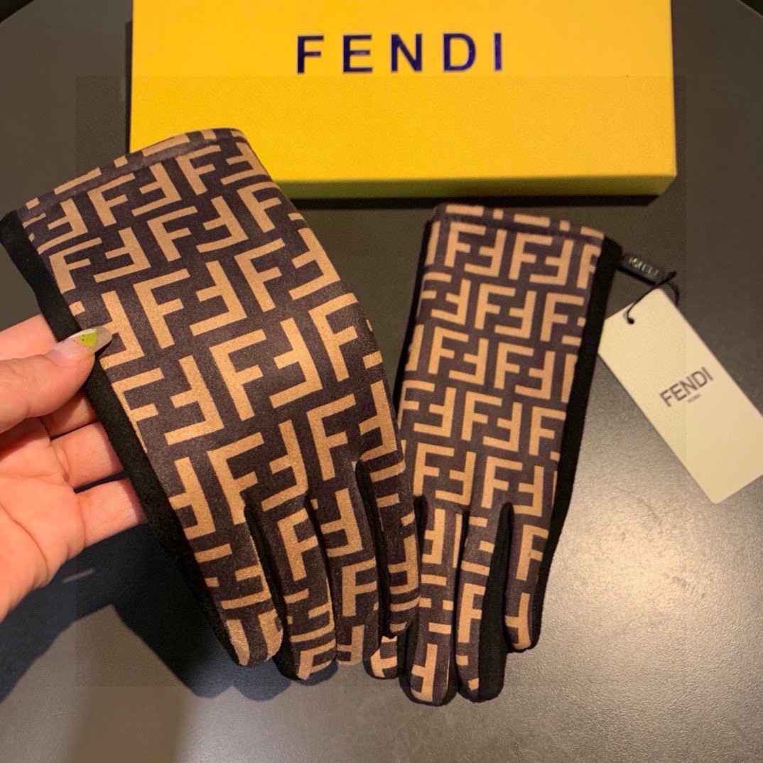 芬迪FENDI2024秋冬羊绒手套值得对比同款不同品质秒杀市场差产品经典不过时款.喜欢可以入手了这种品质