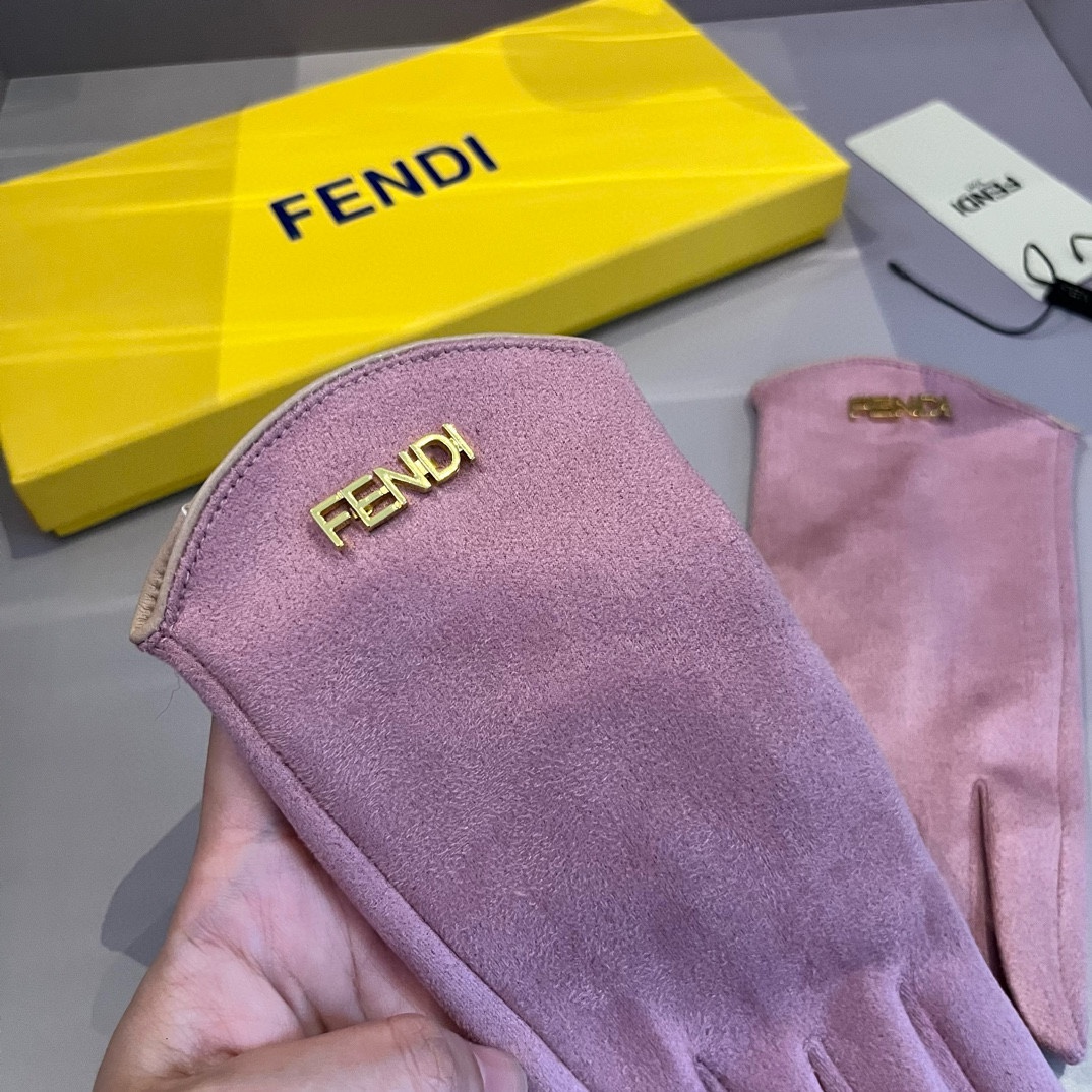 芬迪FENDI2024秋冬羊绒手套值得对比同款不同品质秒杀市场差产品经典不过时款.喜欢可以入手了这种品质