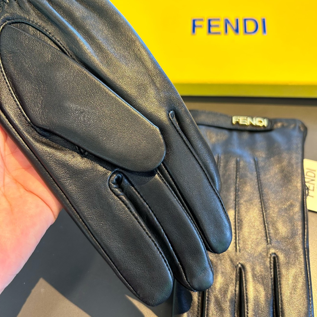 芬迪FENDI2024秋冬羊皮手套手机触屏值得对比同款不同品质秒杀市场差产品进口一级羊皮内里加绒经典不过