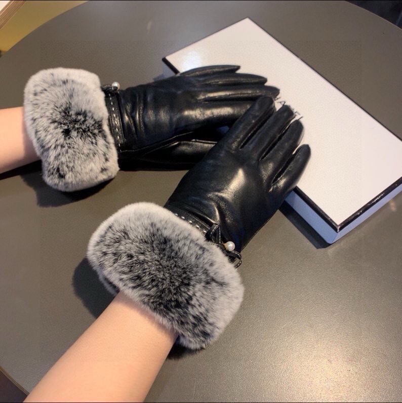 Chanel Guantes Pelo de conejo Piel oveja Colección otoño – invierno