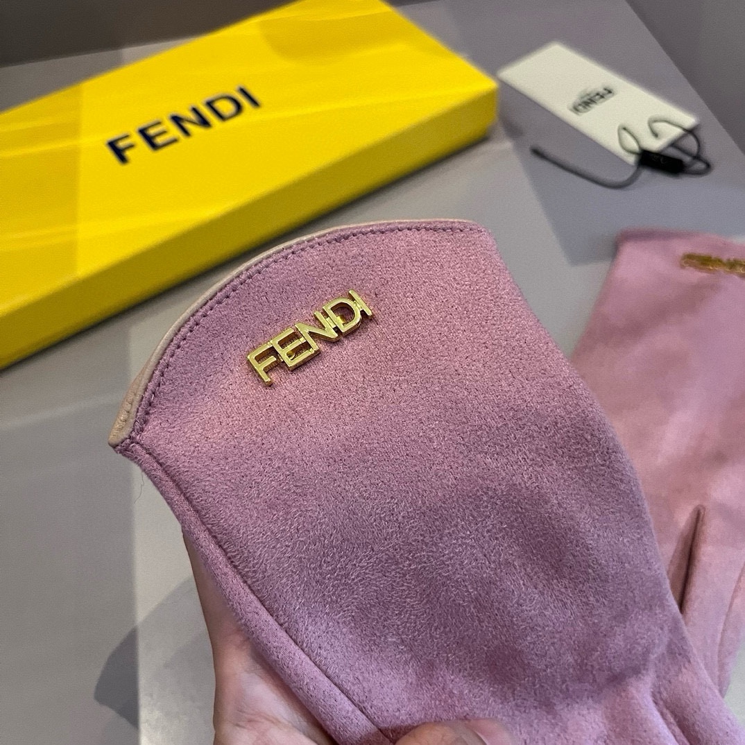 芬迪FENDI2024秋冬羊绒手套值得对比同款不同品质秒杀市场差产品经典不过时款.喜欢可以入手了这种品质