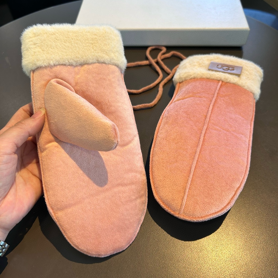 UGG2024秋冬挂肩羊毛手套值得对比同款不同品质秒杀市场差产品羊毛十懒兔毛内里加绒经典不过时款.喜欢可