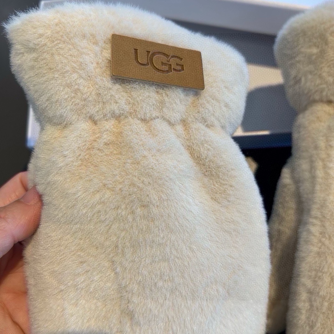 UGG2024秋冬懒兔毛羊毛手套值得对比同款不同品质秒杀市场差产品羊毛十懒兔毛内里加绒经典不过时款.喜欢