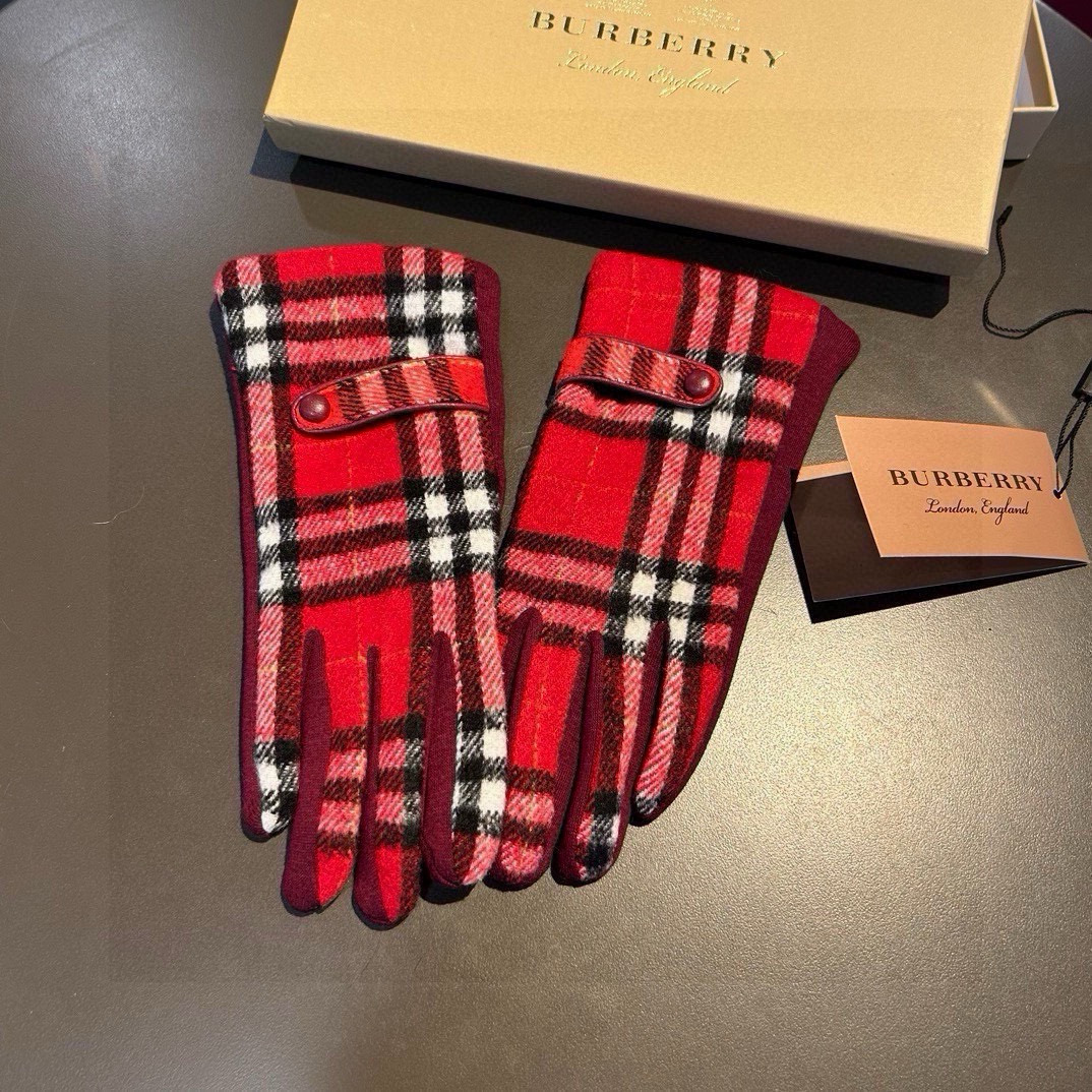 NO:294020,BURBERRY counter new wool gloves, fashionable gloves, warm and velvet inner lining, classic plaid, super comfortable, soft and versatile!  Gloves, gloves, burberry, burberry, gloves19860909批 巴宝莉BURBERRY 专柜新品羊毛手套,时尚手套,秋冬保暖加绒内里,经典格子,上手超舒适柔软、百搭！均码手套,手套,burberry,burberry,gloves,accessory
