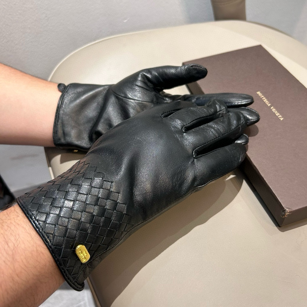 NO:294051,Batch New exclusive first touch screen semi-fine gloves BV [Original single quality] Official website synchronizes the new high-end sheepskin gloves for men's gods first choice. Do not miss 100% use imported sheepskin. The leather is delicate and soft. It is better to know that the imported first-class sheepskin has a unique feel and cashmere inside. The top-level workmanship is not missed. The authentic version is opened. The counter is one to one. The number of boxes is XLXXL gloves, gloves, bottega veneta, sheepskin, gloves19860909批 新款独家首发触屏半细编手套 BV【原单品质】官网同步男士新款高档羊皮手套男神首选 不可错过百分百选用进口羊皮 皮质细腻柔软 认准进口一级羊皮特有手感羊绒内里保暖更佳 顶级做工任何细节都不放过正品开版 专柜一比一 配盒子码数XLXXL手套,手套,bottega veneta,sheepskin,gloves,accessory