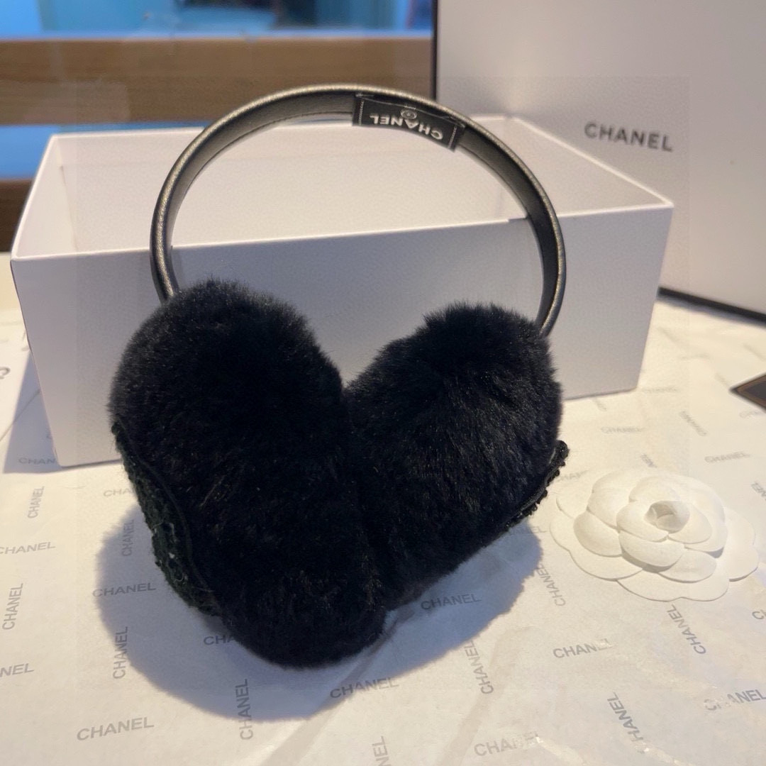 “Stunning Chanel Skating Earpieces: Worth Having for Crazy Skiing Enthusiasts” - 图片 2