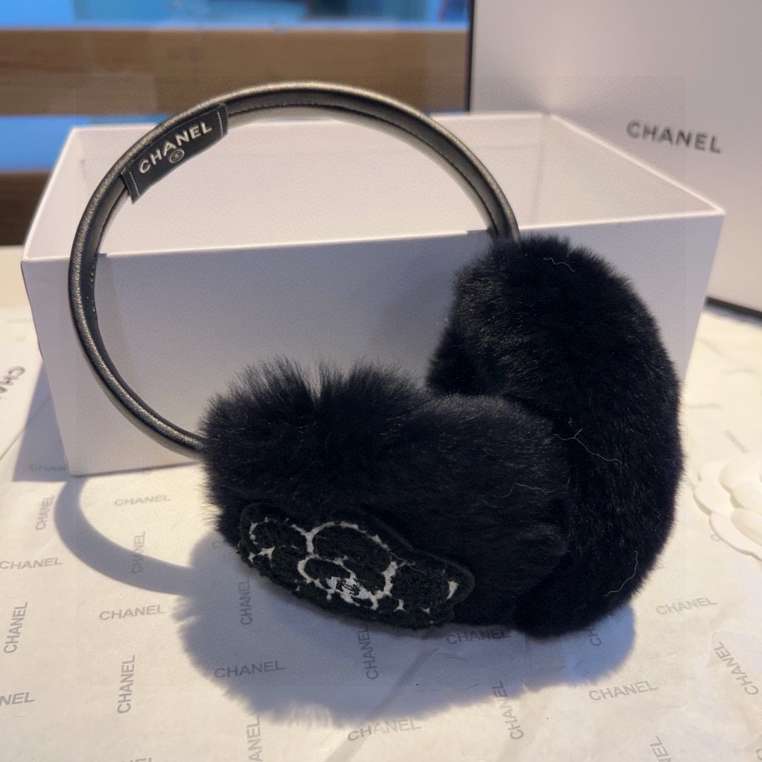 “Stunning Chanel Skating Earpieces: Worth Having for Crazy Skiing Enthusiasts” - 图片 5